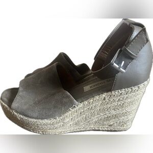 Steve Madden Jaylen Gray Leather Wedge Sandals Women’s size 9M.